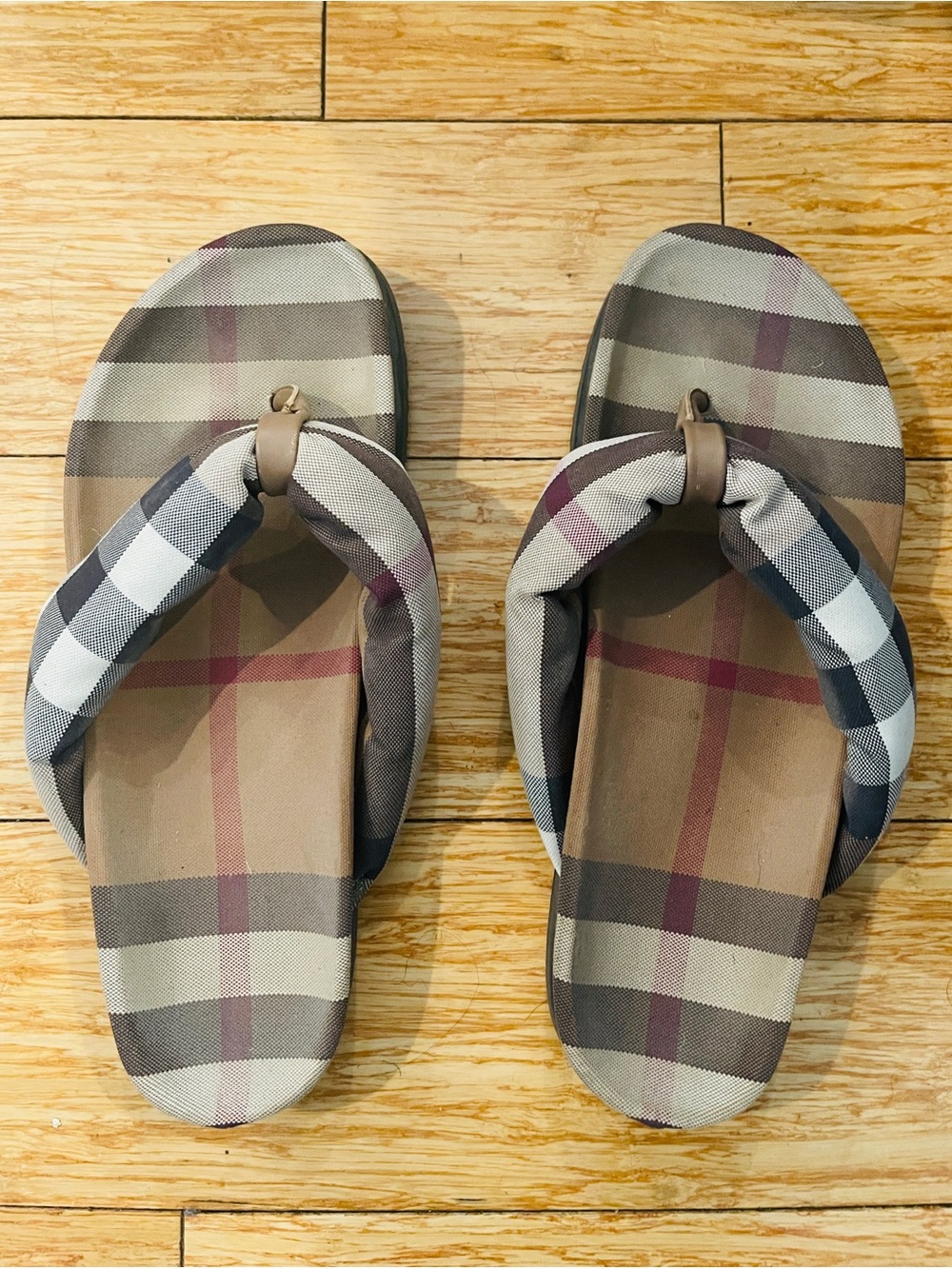 Burberry Mens Duncannon Plaid Flip-Flop Sandals